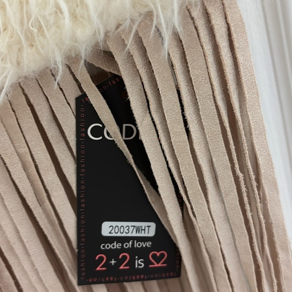 NWT CODE Women’s Ivory Vest Tassels Sherpa/Acrylic One Size - Picture 6 of 6